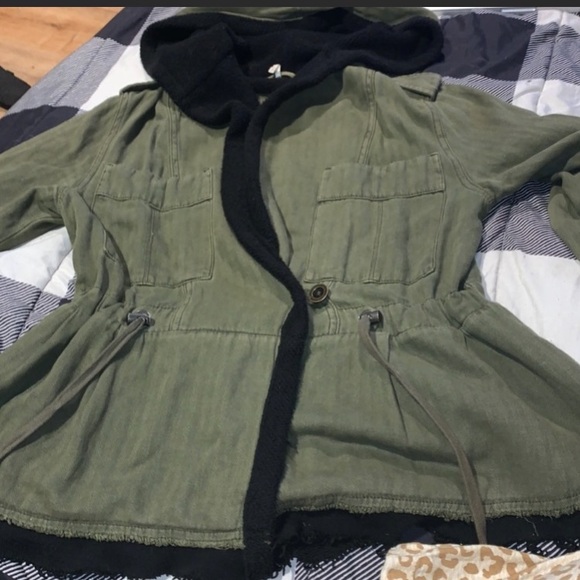 💚 Free People Slouchy Utility Jacket. Army Green w/ Black Accents & hood. XS 💚 - Picture 15 of 15
